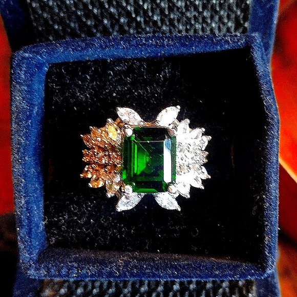 Vintage Synthetic Emerald & Cubic Zirconia 925 Silver Ring - Picture 6 of 12